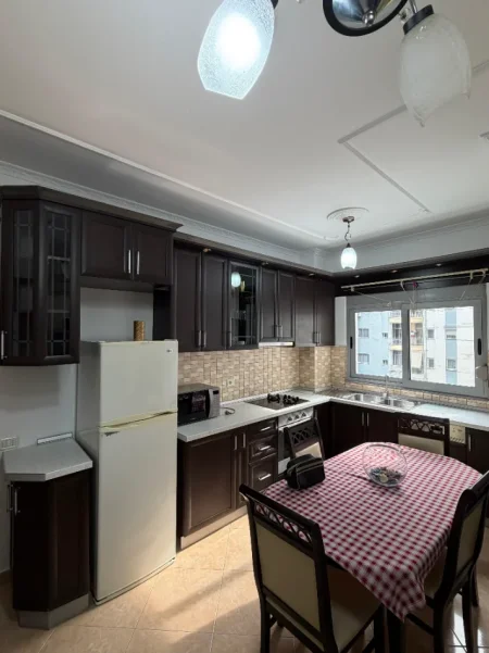 Tirane, jepet me qera apartament 2+1 Kati 3, 80 m² 45.000 € (Rruga Tom Plezha)