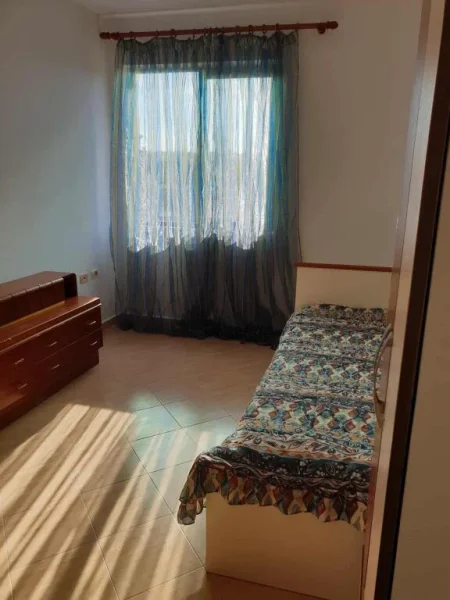 Tirane, jepet me qera apartament 2+1 Kati 5, 85 m² 400 € 