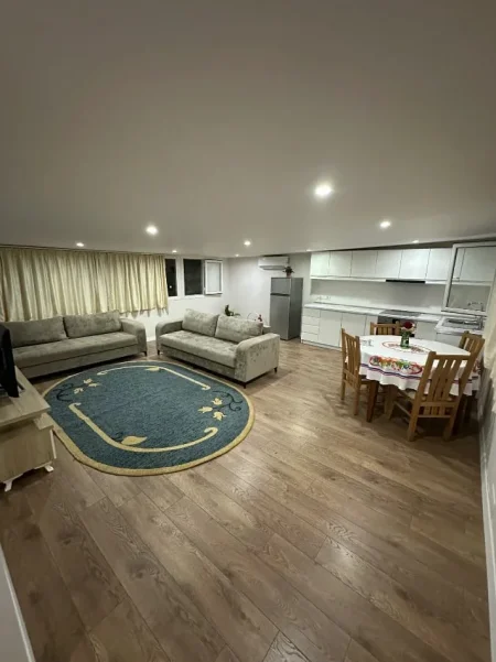 Tirane, jepet me qera apartament 1+1+Ballkon Kati 4, 65 m² 400 € 