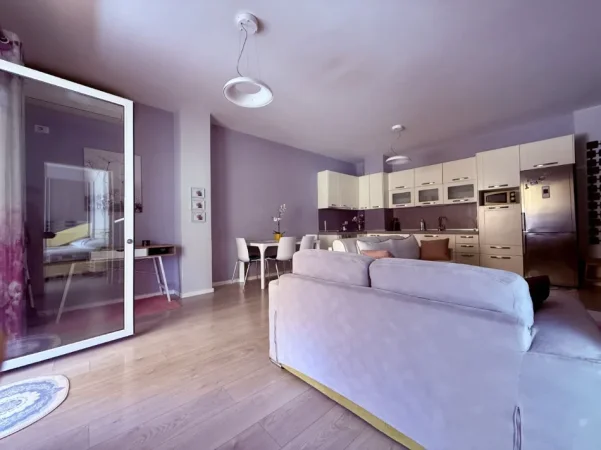 🏠 Jepet me Qera: Apt. 1+1 (📍StacioniTrenit / Rr. Panorama ) Hera e parë me qera || 100% e re ✨️ 57,000 lekë / Muaji 💶