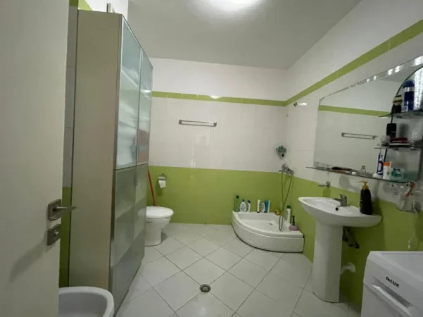 Tirane, shitet apartament 2+1 Kati 8, 145 m² 164.000 € (Yzberisht)