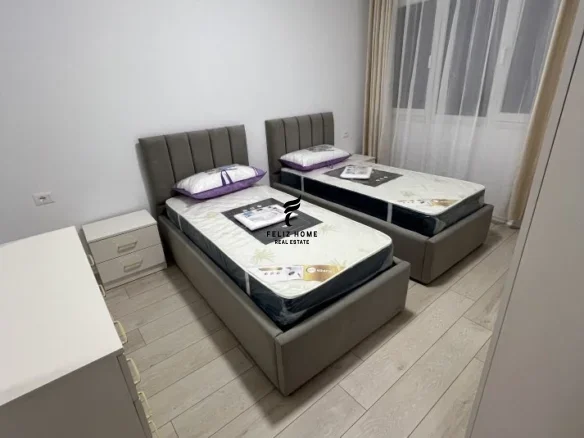 Tirane, jepet me qera apartament 2+1 Kati 9, 100 m² 600 € (ISH FUSHA E AVIACIONIT)