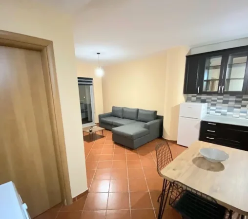 Tirane, jepet me qera apartament 1+1+Ballkon Kati 3, 56 m² 550 €