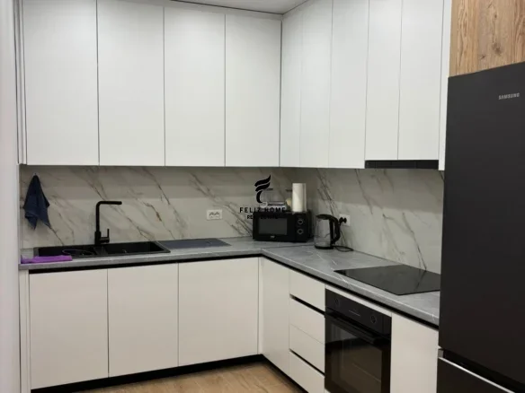 Tirane, jepet me qera apartament 2+1 Kati 9, 92 m² 700 € (ISH FUSHA E AVIACIONIT)