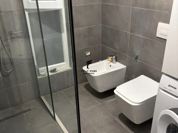 Tirane, jepet me qera apartament 2+1 Kati 9, 92 m² 700 € (ISH FUSHA E AVIACIONIT)