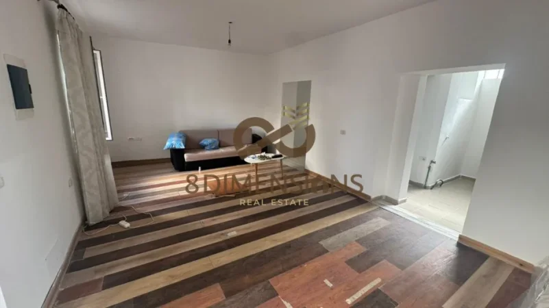 Tirane, jepet me qera shtepi 1+1 Kati 1, 147 m² 500 € (rruga e b arrikadave)
