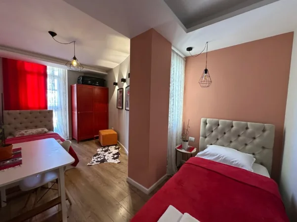 Tirane, jepet me qera apartament 2+1 Kati 4, 90 m² 1.000 € (Rruga Bogdaneve)