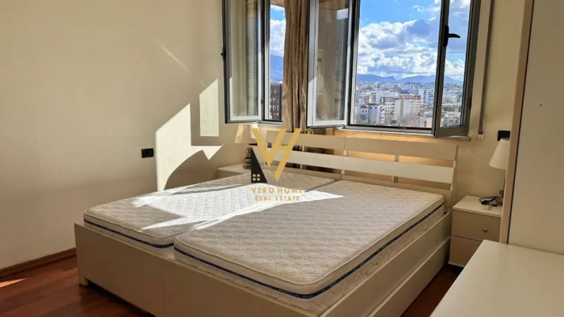 Tirane, jepet me qera apartament 1+1+Ballkon Kati 7, 60 m² 700 € (PAZARI I RI)