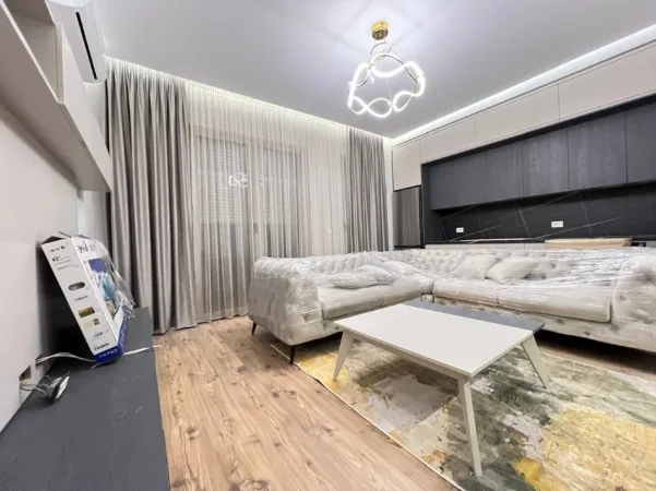 Tirane, jepet me qera apartament 1+1+Ballkon Kati 4, 82 m² 800 € (Kompleksi Delijorgji)