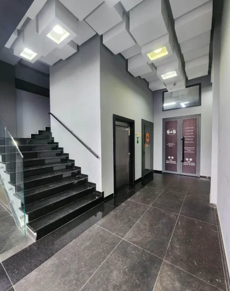 🏢 Ambient Zyre me Qira ne  Myslym Shyr,  470 MIJE LEKE