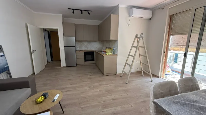 Tirane, jepet me qera apartament 1+1+Ballkon Kati 3, 66 m² 500 € (Astir)