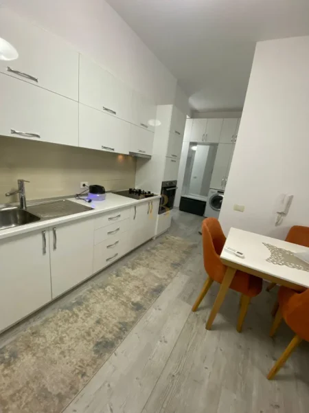 Tirane, jepet me qera apartament 1+1+Ballkon Kati 4, 87 m² 750 € (Selvia)