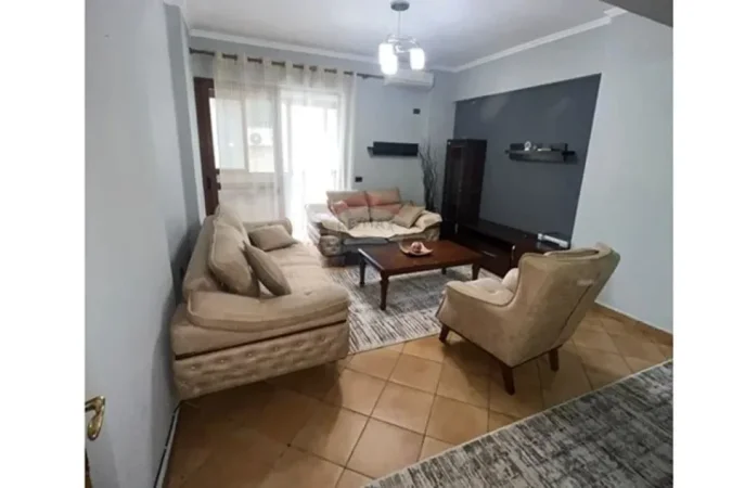 Tirane, jepet me qera apartament 3+1+Ballkon Kati 2, 105 m² 750 € (komune e Parisit)