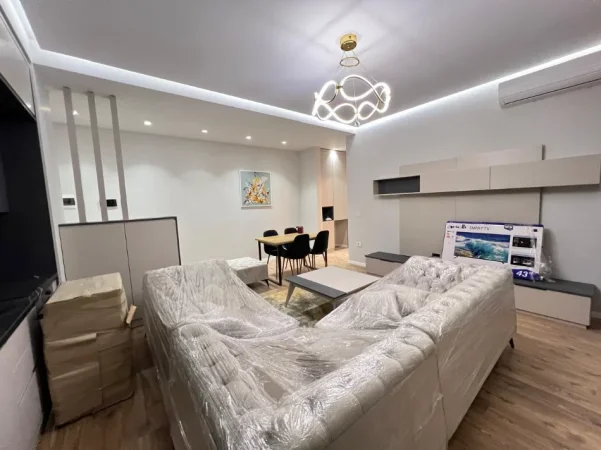 Tirane, jepet me qera apartament 1+1+Ballkon , 75 m² 800 € (Kompleksi Delijorgji)