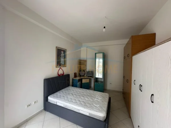 Tirane, jepet me qera apartament 2+1 Kati 4, 95 m² 750 € (Kopshti Zoologjik)