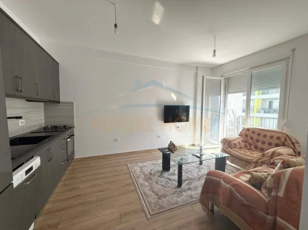 Tirane, jepet me qera apartament 1+1+Parkim  Kati 6, 52 m² 42 € (UNIVERS CITY)