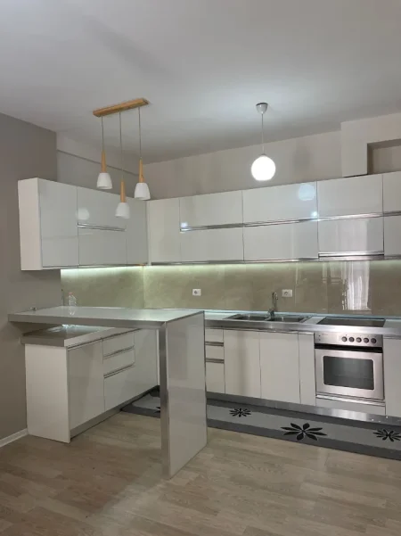 Tirane, jepet me qera apartament 2+1+Ballkon , 95 m² 700 € (Kodra e Diellit)