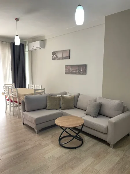 Tirane, jepet me qera apartament 2+1+Ballkon , 95 m² 700 € (Kodra e Diellit)