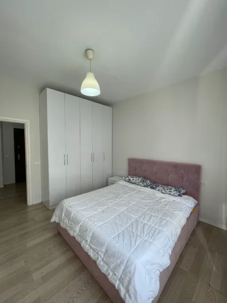 Tirane, jepet me qera apartament 2+1+Ballkon , 95 m² 700 € (Kodra e Diellit)