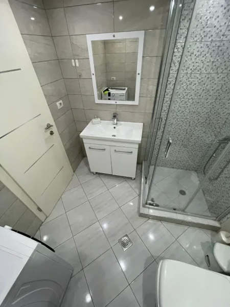 Tirane, jepet me qera apartament 2+1+Ballkon , 95 m² 700 € (Kodra e Diellit)