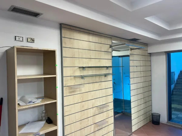 🏢 Jepet me Qera Ambient Biznesi  ne Rruge Kryesore ne Brryl, 500 mije leke