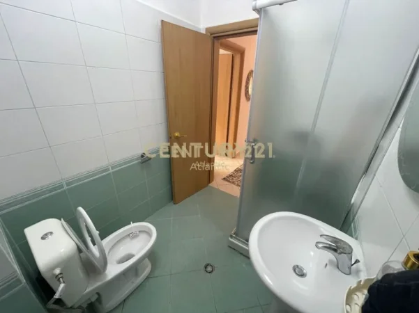 Durres, jepet me qera apartament 1+1 Kati 5, 400 € 