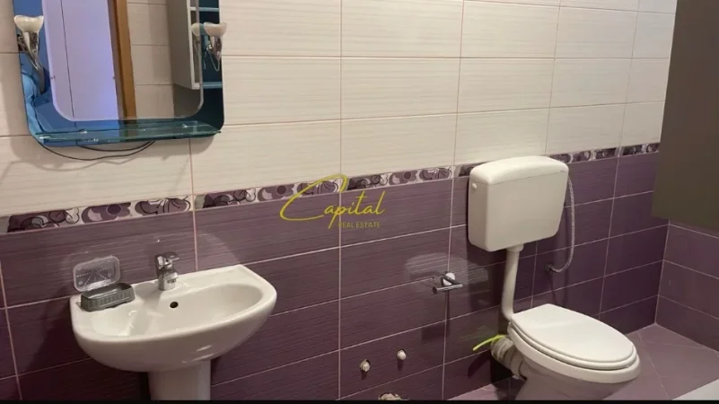 Tirane, jepet me qera apartament 2+1 Kati 4, 166 m² 650 € (PAZARI I RI)