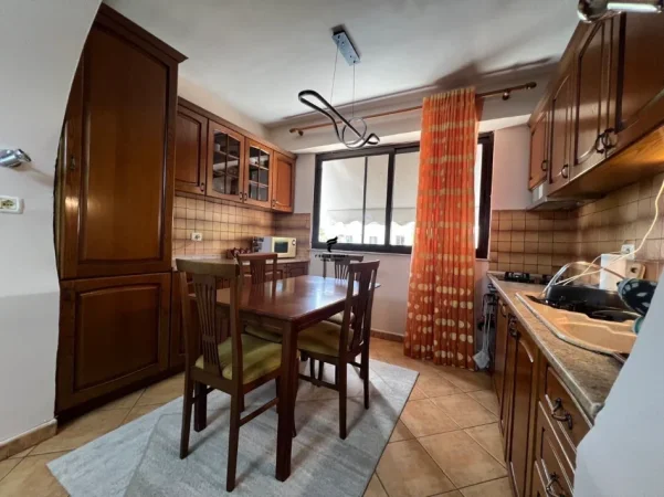 Tirane, jepet me qera apartament 2+1 Kati 3, 80 m² 700 € (MYSLYM SHYRI)