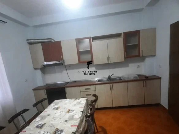 Tirane, jepet me qera apartament 3+1 Kati 2, 148 m² 450 € (QYTET STUDENTI)