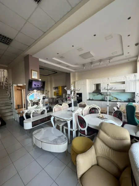 Tirane, jepet me qera ambjent biznesi , 360 m² 7.500 € (stacioni trenit)