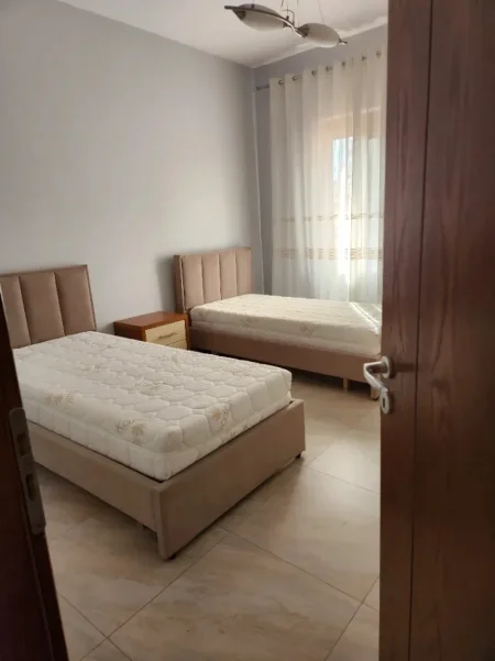 Tirane, jepet me qera apartament 1+1+Aneks+Ballkon Kati 2, 55 m² 450 € (deliorgji)