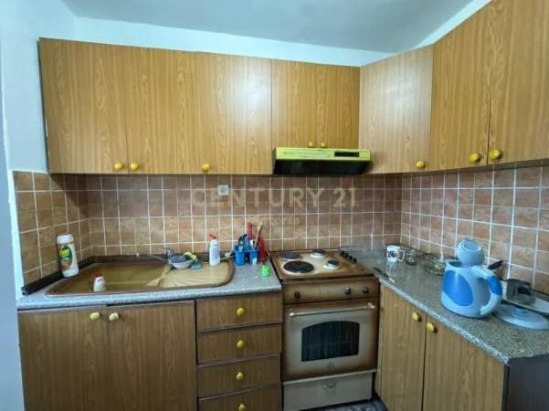 Tirane, jepet me qera apartament 2+1 Kati 2, 80 m² 450 € 