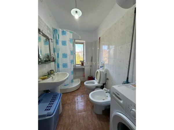 Tirane, jepet me qera apartament 2+1 Kati 2, 80 m² 450 € 