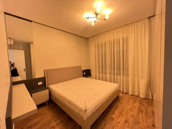 Tirane, jepet me qera apartament 1+1 , 90 m² 800 € (Kompleksi Delijorgji)