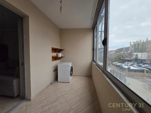 Tirane, jepet me qera apartament 1+1+Ballkon Kati 1, 60 m² 400 € (rruga thoma koxhaj)