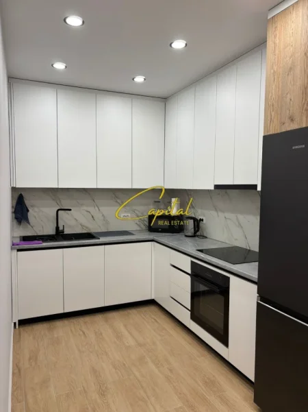 Tirane, jepet me qera apartament 2+1 Kati 9, 100 m² 700 € (ISH FUSHA AVIACIONIT)
