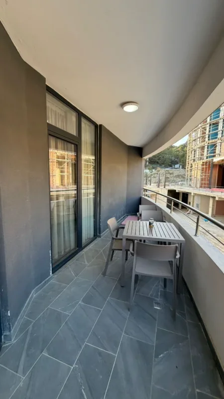 Durres, jepet me qera apartament 1+1 Kati 3, 65 m² 600 € (Rruga Currilave)