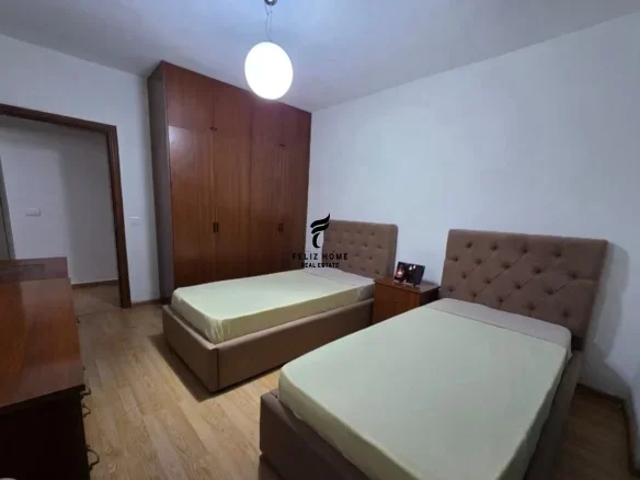 Tirane, jepet me qera apartament 4+1+Ballkon Kati 3, 120 m² 1.500 € (MINE PEZA)