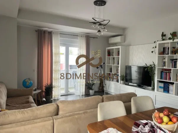 Tirane, shitet 2+1+Ballkon Kati 5, 100 m² 165.000 € (rruga e dajtit)