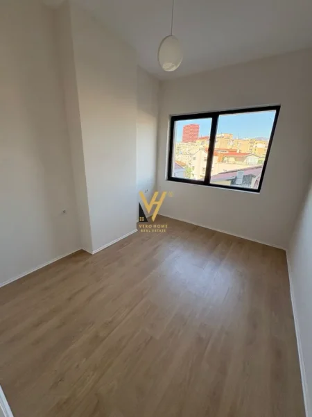 Tirane, jepet me qera zyre Kati 2, 96 m² 1.500 € (VASIL SHANTO)