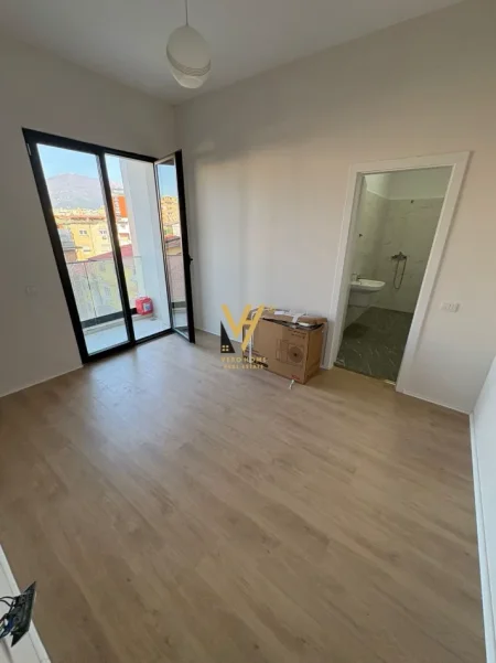 Tirane, jepet me qera zyre Kati 2, 96 m² 1.500 € (VASIL SHANTO)