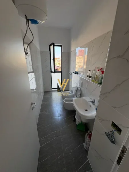 Tirane, jepet me qera zyre Kati 2, 96 m² 1.500 € (VASIL SHANTO)