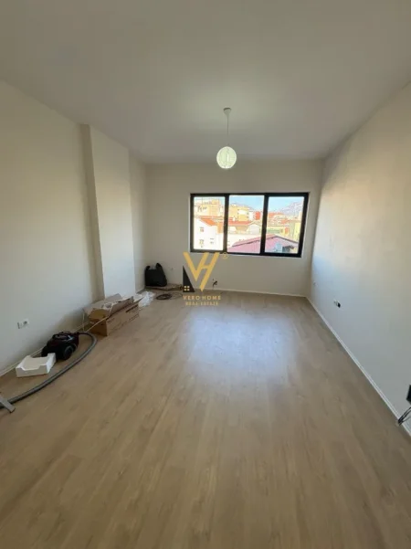 Tirane, jepet me qera zyre Kati 2, 96 m² 1.500 € (VASIL SHANTO)