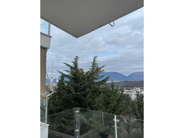 Tirane, jepet me qera apartament 2+1 Kati 3, 115 m² 750 € (Kopshti Botanik)