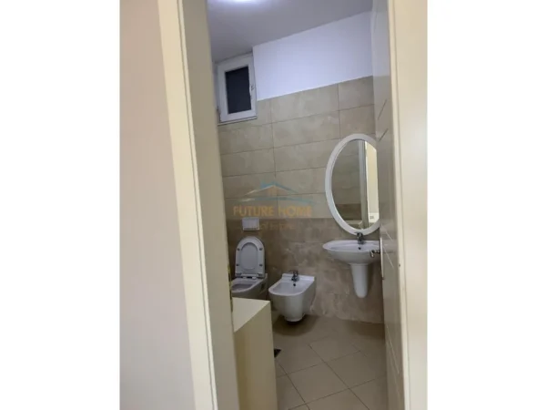 Tirane, jepet me qera apartament 2+1 Kati 3, 115 m² 750 € (Kopshti Botanik)