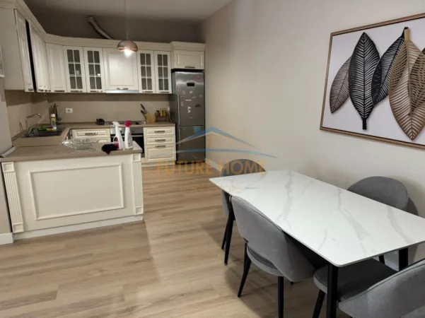 Tirane, jepet me qera apartament 2+1 Kati 3, 115 m² 750 € (Kopshti Botanik)