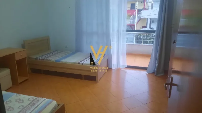 Tirane, jepet me qera apartament 3+1+Ballkon Kati 2, 148 m² 470 € (QYTET STUDENTI)
