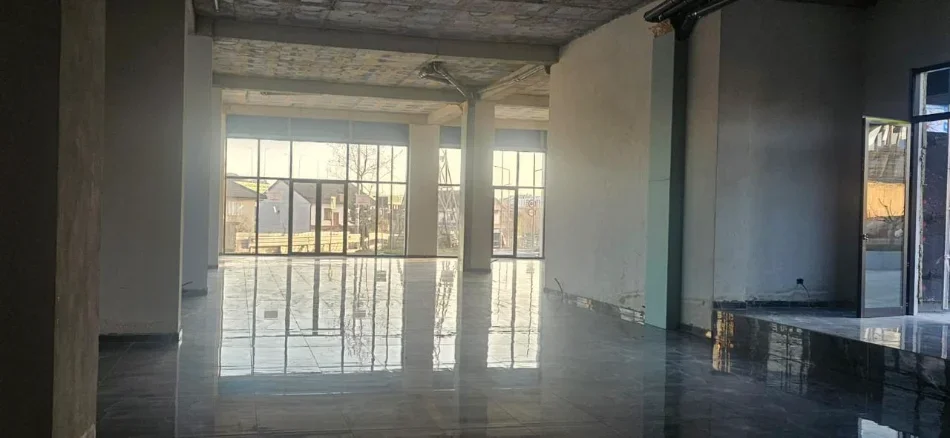 Tirane, jepet me qera dyqan Kati 0, 375 m² 2.500 € (Residenca Shirzana, Paskuqan)