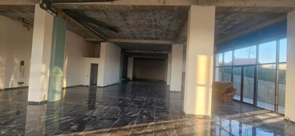 Tirane, jepet me qera dyqan Kati 0, 375 m² 2.500 € (Residenca Shirzana, Paskuqan)
