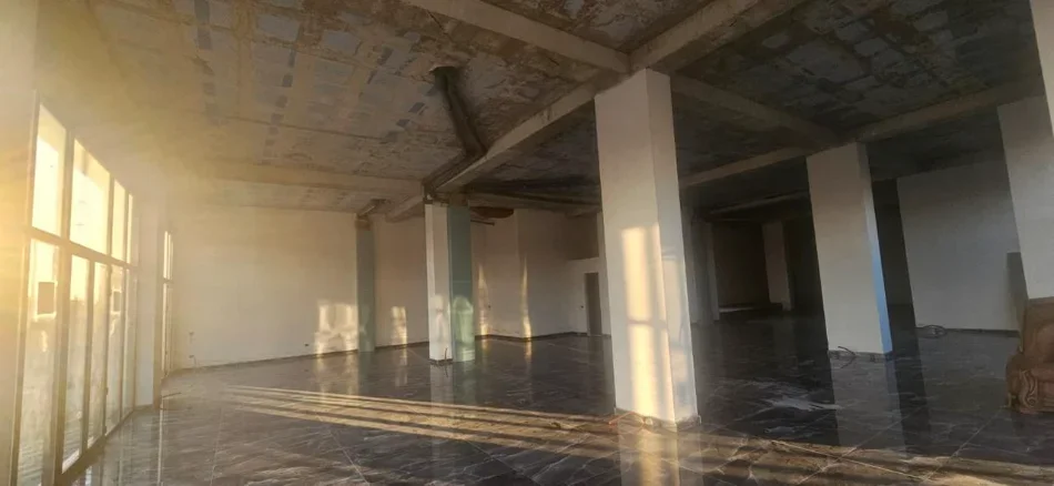 Tirane, jepet me qera dyqan Kati 0, 375 m² 2.500 € (Residenca Shirzana, Paskuqan)